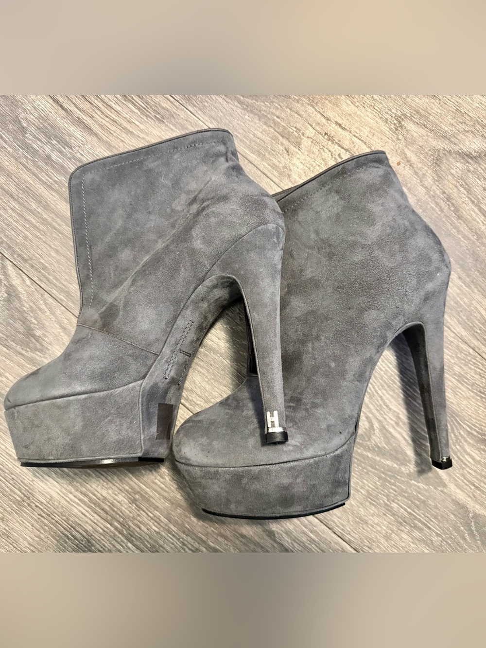Halston Heritage Gray Suede Platform Ankle Boots never worn size 9